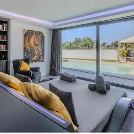 Vila Brand New Modern