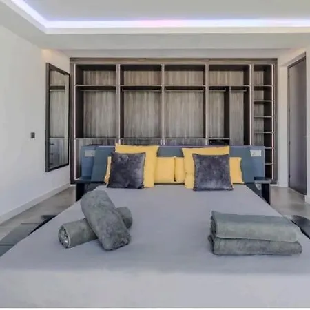 Brand New Modern Vila *