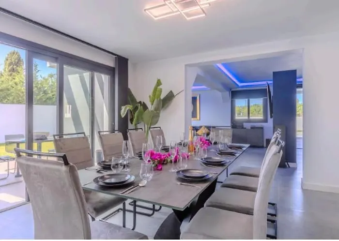 Villa Brand New Modern *